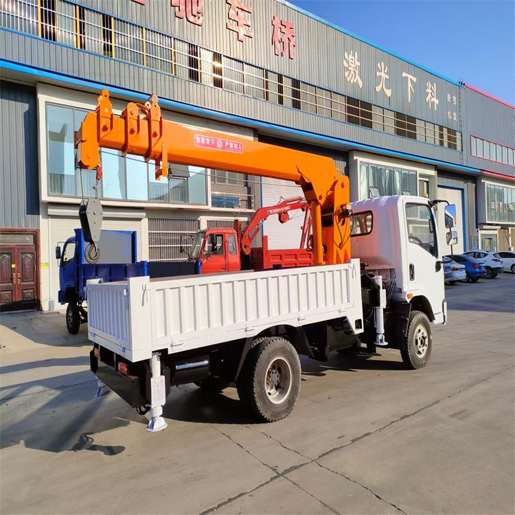 铜仁市三轮随车吊定制 农用改装机自备吊中瑞长期出售